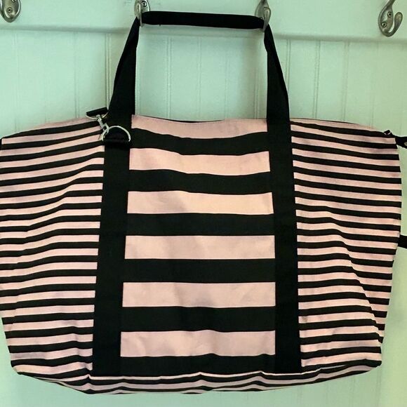 Victoria’s Secret travel/tote bag - Picture 5 of 6